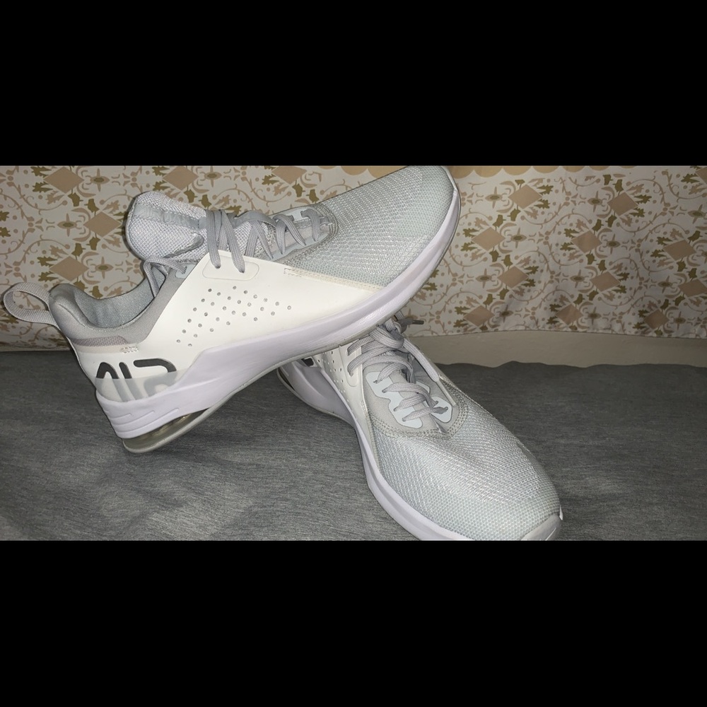 White Nike Air Max Women’s size 8.5